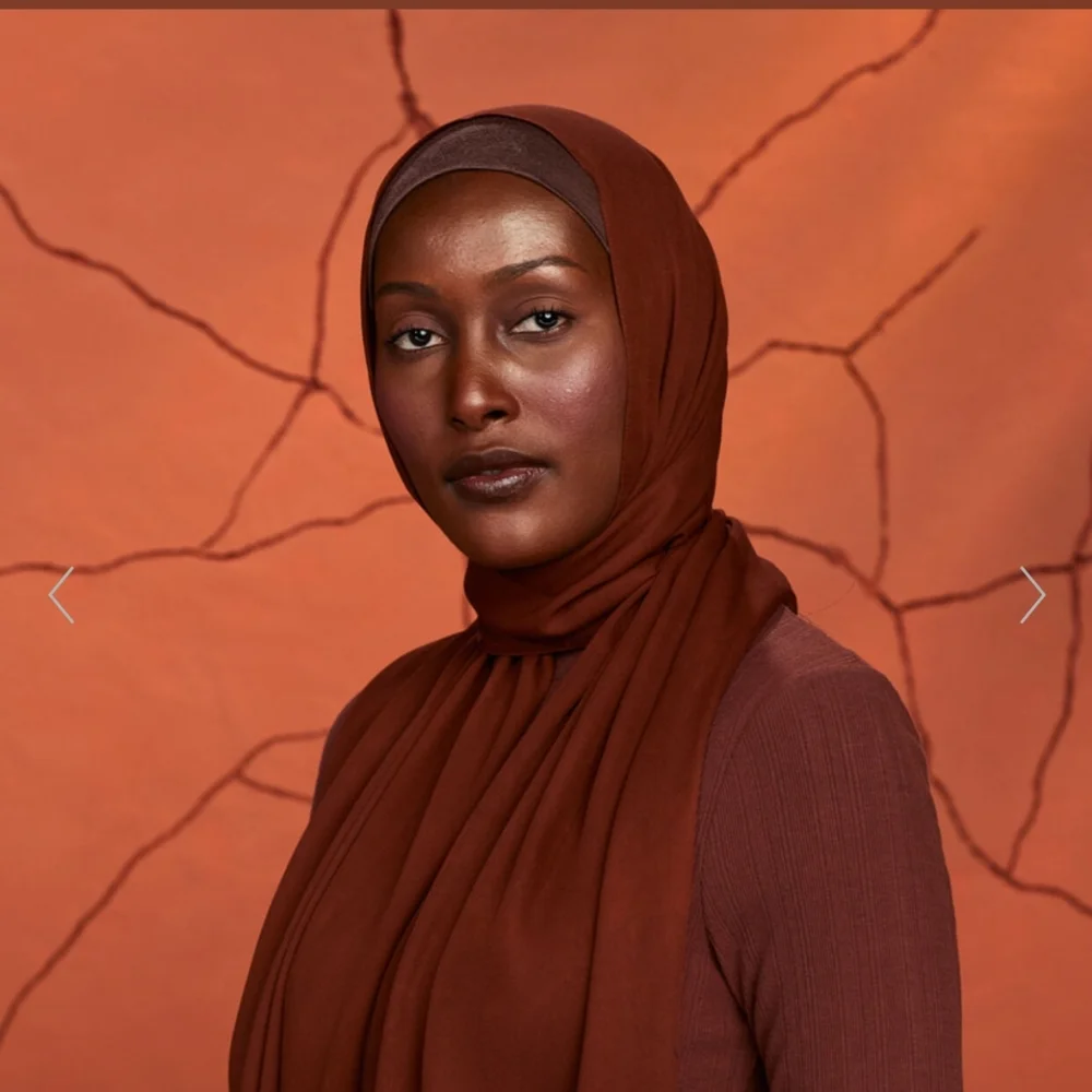Glowish by Huda Beauty Pressed Powder shade 11 Deep